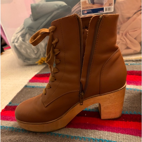 TODAY ONLY✨🤎 CHARLOTTE STONE LUGGAGE BROWN LINDY CLOG BOOT W/DUSTBAG 🤎 - Picture 13 of 13